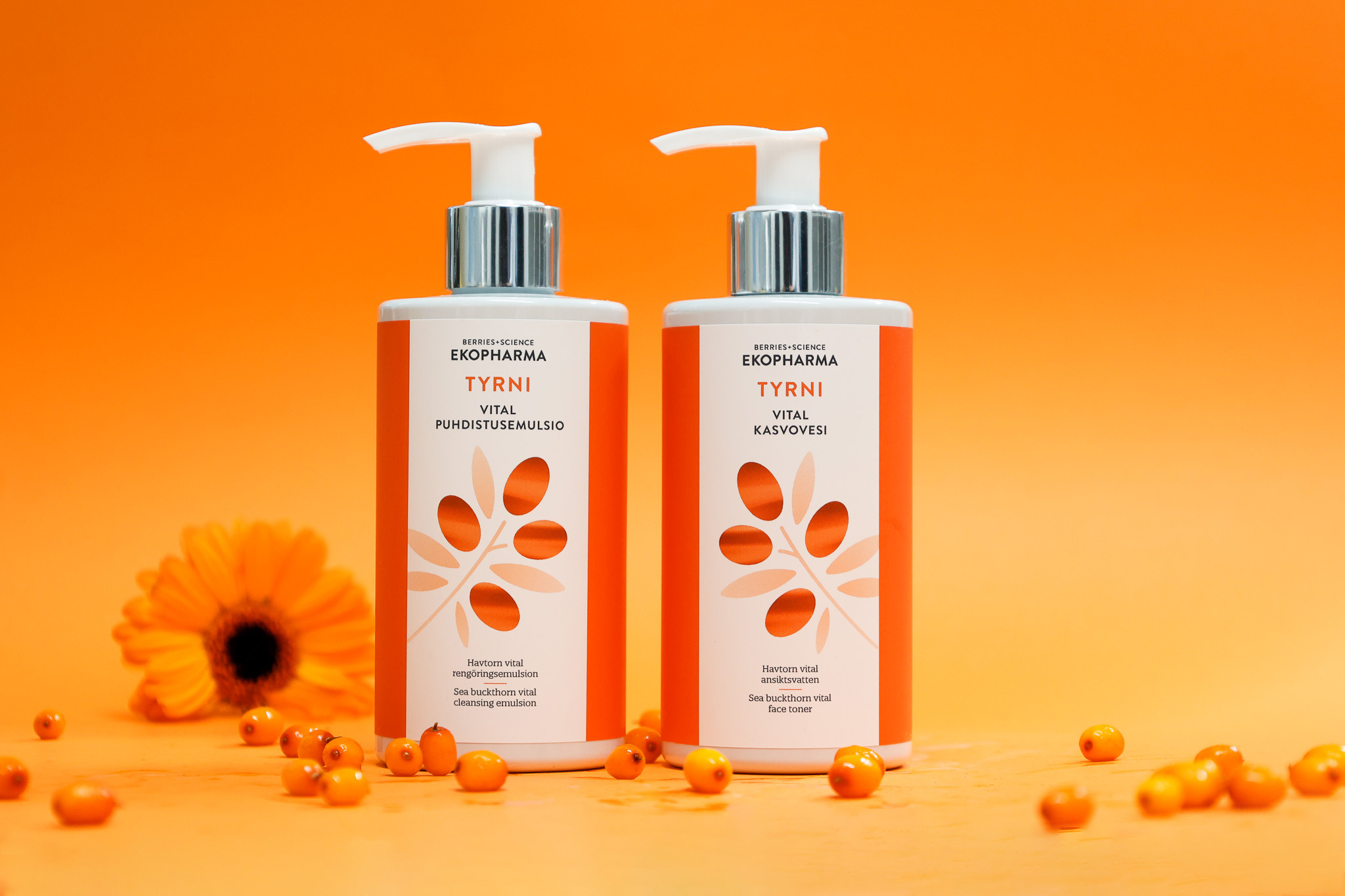 Tuotekuva: Ekopharma Tyrni Vital puhdistulemulsio ja Tyrni Vital kasvovesi
