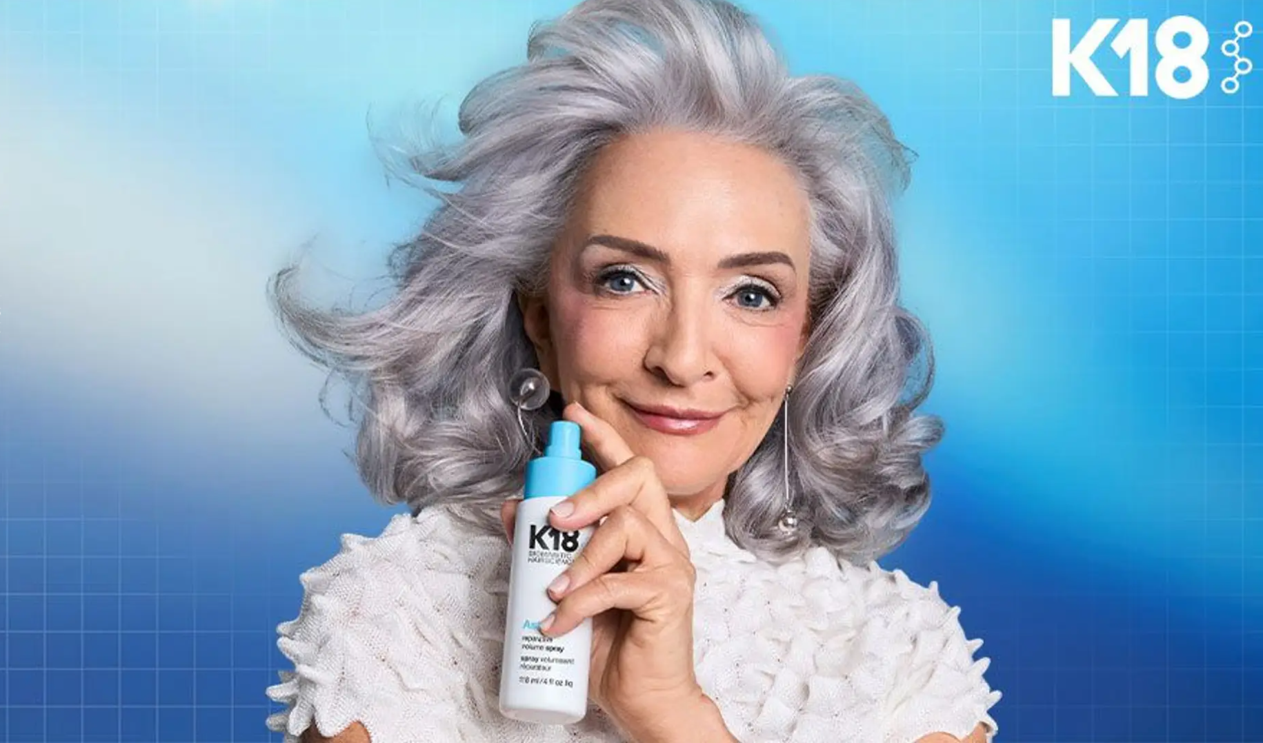 Henkilö ketä pitää kädessään K18 AstroLift™ tuotetta