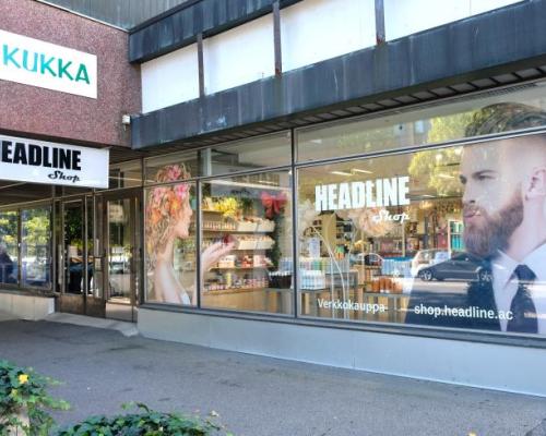 Kuva Headline Shop -myymälän näyteikkunasta